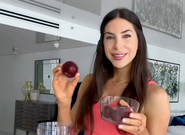 Jen Selter Flaunts "Perfect" Body in New Yoga Video