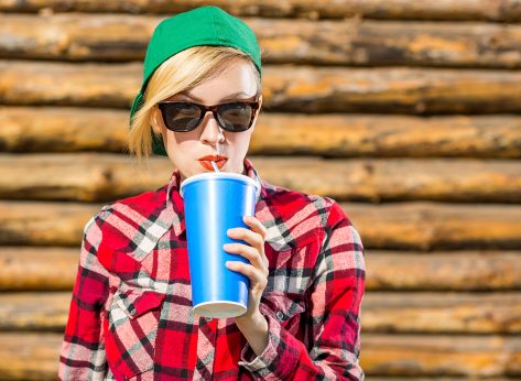 6 Body Changes Caused by Drinking Soda, According to a Diet Expert