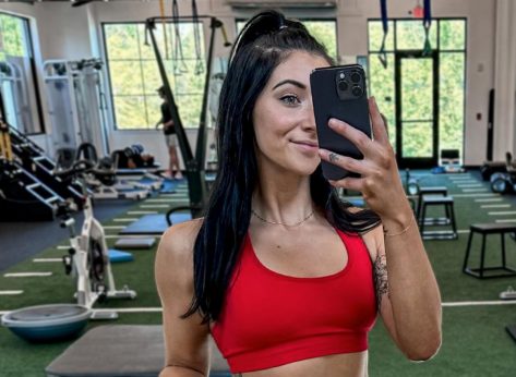 4 Ways to Overcome Gym Anxiety, According to Weight Loss Coach Jenna Rizzo