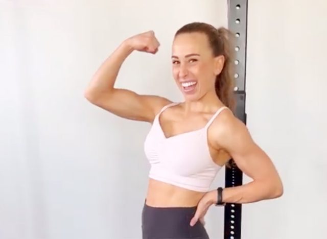 Sadie Rigby in Two-Piece Workout Gear Reveals 5 Benefits of Free Weights