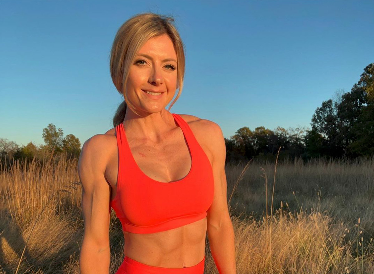 Andrea Simulus Flaunts 6-Pack and Reveals 5 Reasons Why You Don't Have One Yet