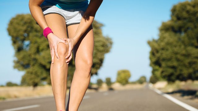 Female runner knee injury and pain.