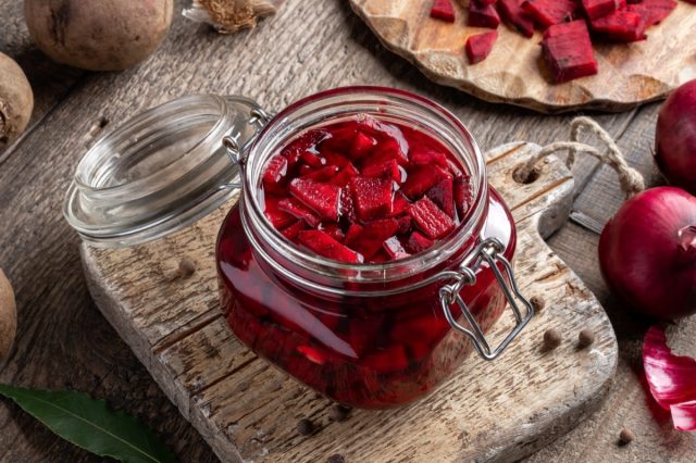 Sliced red beets in a jar.