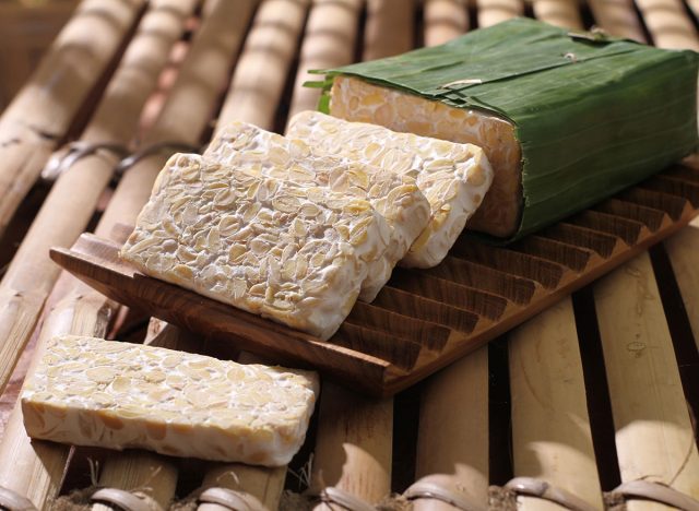 Tempeh or tempeh is a typical Indonesian food made from fermented soybeans in addition to yeast or "tempeh yeast".