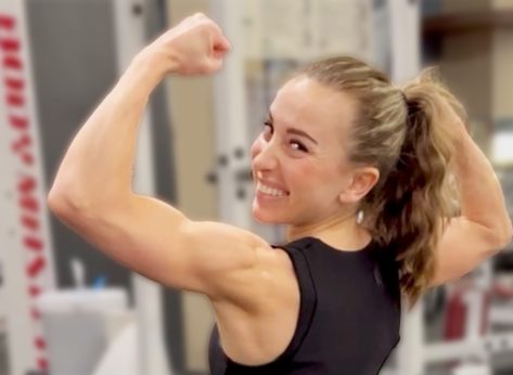 Sadie Rigby in Workout Gear Reveals "How to Lean Out" 