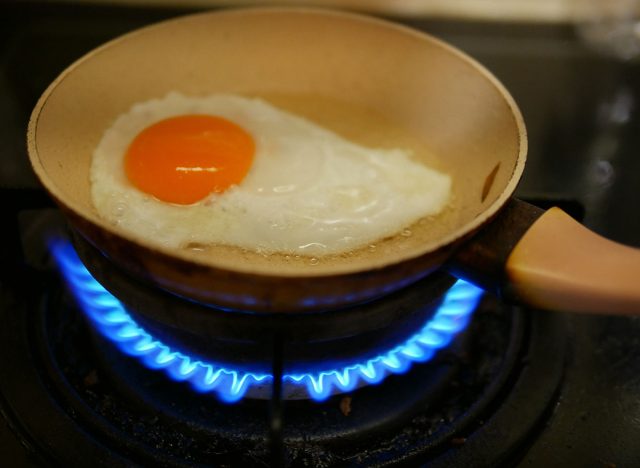 Fry fried eggs in a small pan over high heat.