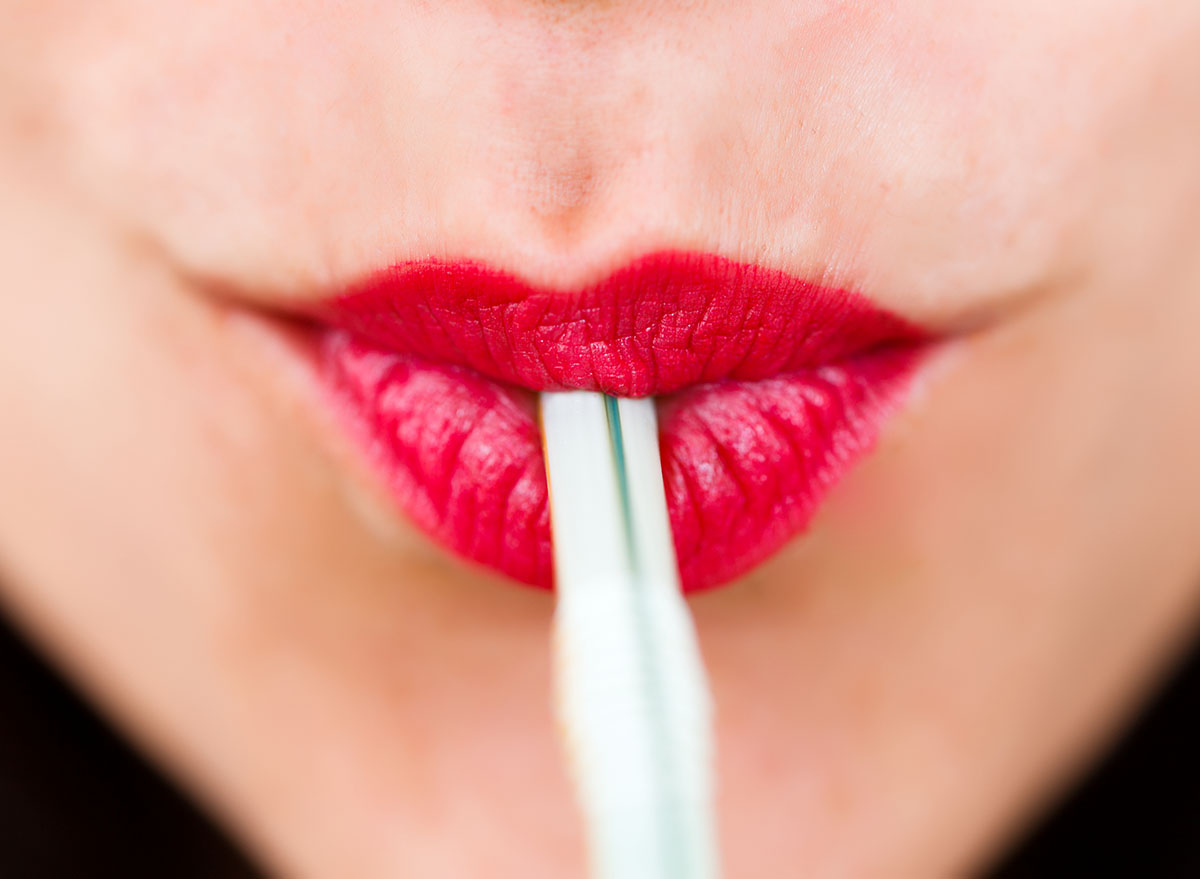 Closeup,Of,Female,Lips,Consuming,A,Drink,With,Straw.