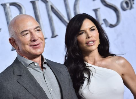 LOS ANGELES - AUG 15: Jeff Bezos and Lauren Sanchez arrives for the premiere of Amazon Prime’s ‘The Lord of the Rings: The Rings of Power’ on August 15, 2022