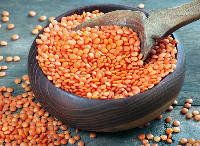 Lentils,In,A,Bowl,On,A,Wooden,Table.,Red,Lentils