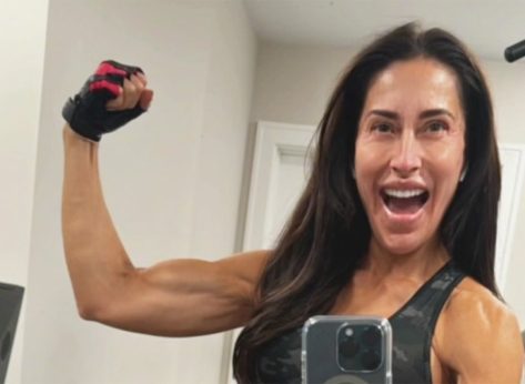 “Arm Coach” Has Strong, Lean Arms at 56 Due to These Secret Habits