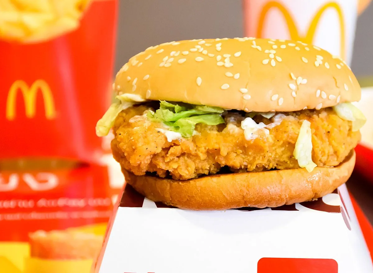 McDonald's Fast Food Restaurantc Spicy fried chicken burger, mcdonalds mcchicken