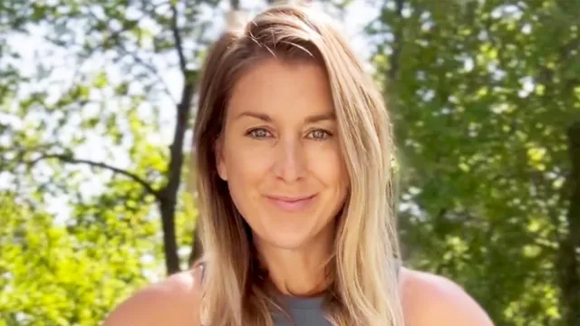 Coach Reveals 7 Habits That Will Help You Become a “Smokeshow” in 2025