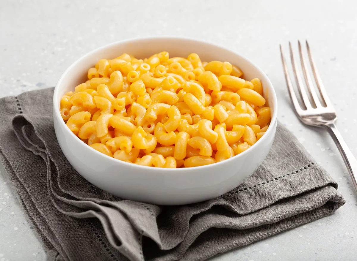 American creamy macaroni and cheese pasta mac & Cheese