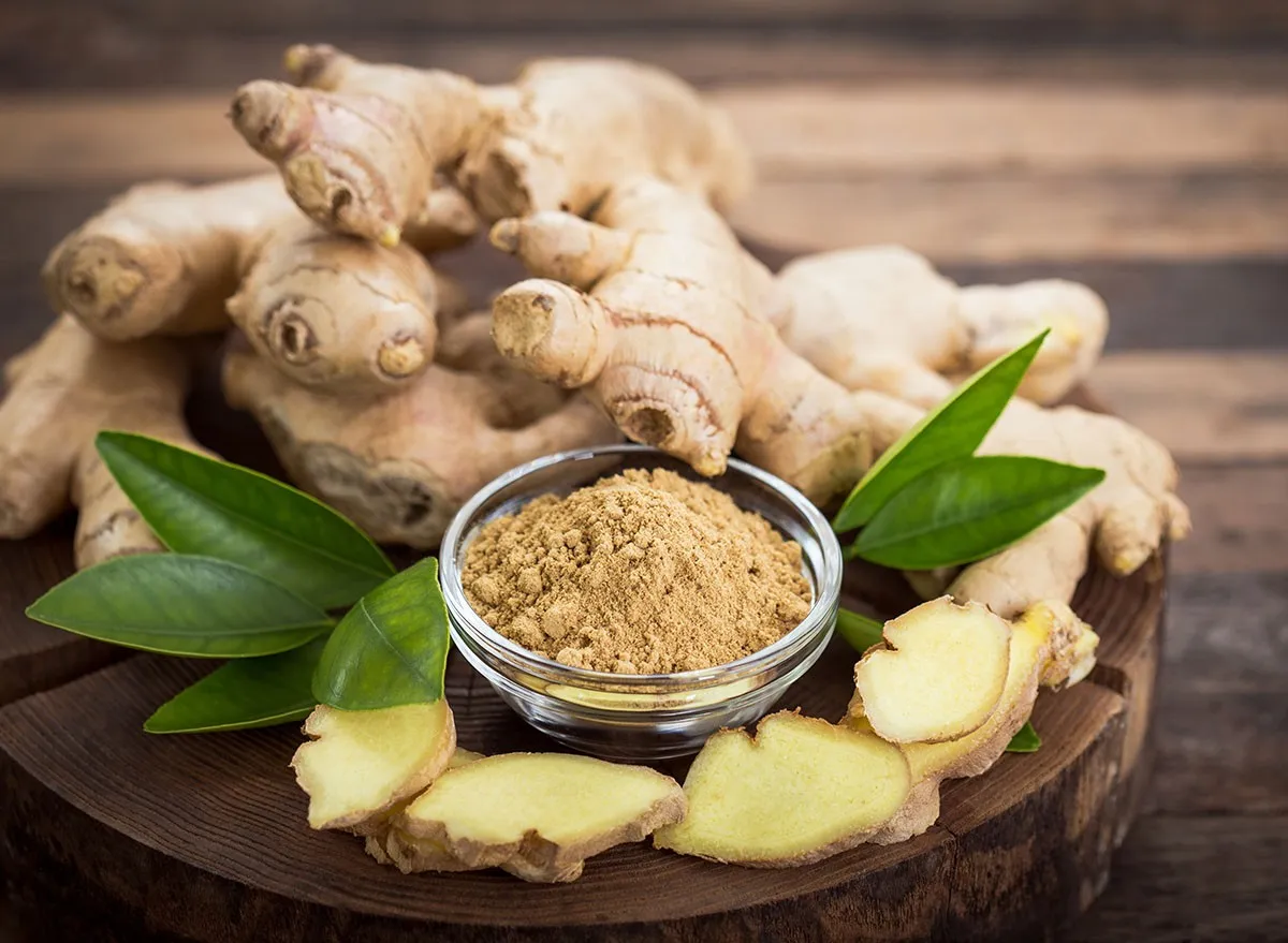 Ginger root and ginger powder in the bowl