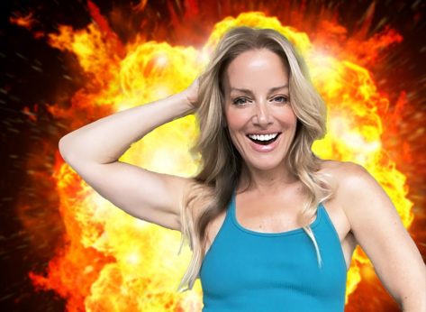 49-Year-Old Fitness Coach Beats Belly Fat With 20-Second Workouts