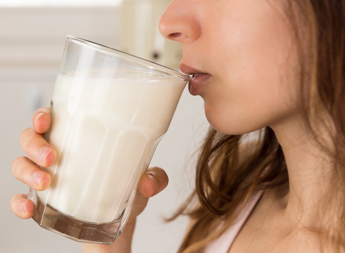 7 Best Drinks For Intermittent Fasting, According to Nutrition Expert