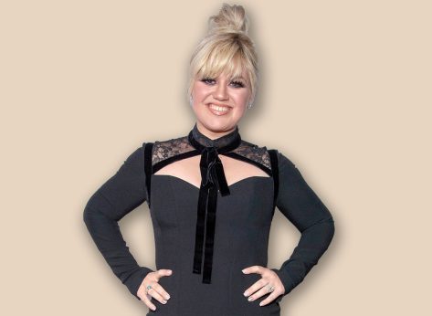 Kelly Clarkson attends UCLA Jonsson Cancer Center Foundation Hosts 23rd "Taste for a Cure" Event Honoring Paul Telegdy at Beverly Wilshire Hotel in Beverly Hills, CA on April 27th, 2018