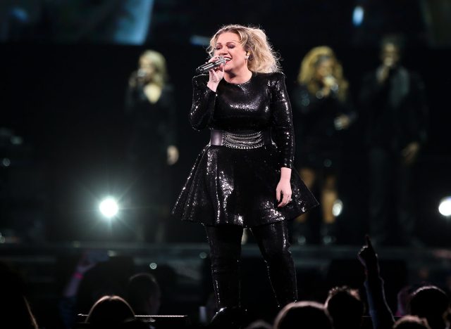 UNIONDALE, NY - MAR 07: Singer Kelly Clarkson performs in concert at NYCB Live on March 7, 2019 in Uniondale, New York.