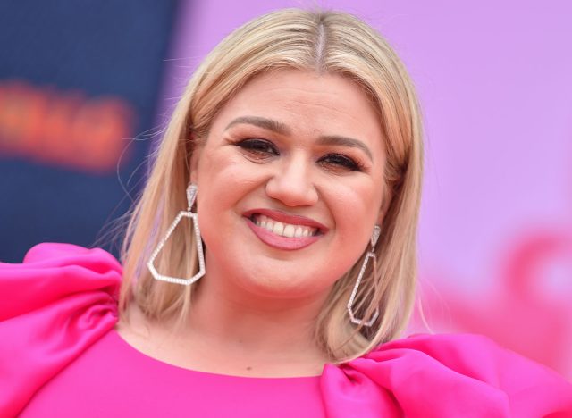 LOS ANGELES - APR 27: Kelly Clarkson arrives for the 'Ugly Dolls' World Premiere on April 27, 2019 in Los Angeles, CA