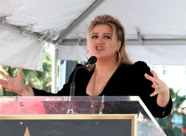 LOS ANGELES - SEP 19: Kelly Clarkson at the Kelly Clarkson Star Ceremony on the Hollywood Walk of Fame on September 19, 2022 in Los Angeles, CA
