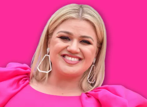 LOS ANGELES - APR 27: Kelly Clarkson arrives for the 'Ugly Dolls' World Premiere on April 27, 2019 in Los Angeles, CA