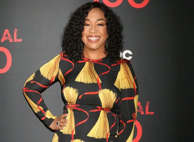 LOS ANGELES - APR 8: Shonda Rhimes at the "Scandal" 100th Show Party at Fig & Olive Resturant on April 8, 2017 in West Hollywood, CA