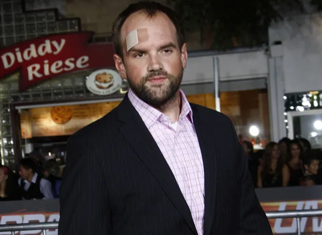 LOS ANGELES - OCT 26: Ethan Suplee arriving at the premiere of 'Unstoppable' at the Regency Village Theater on October 26, 2010 in Los Angeles, California.
