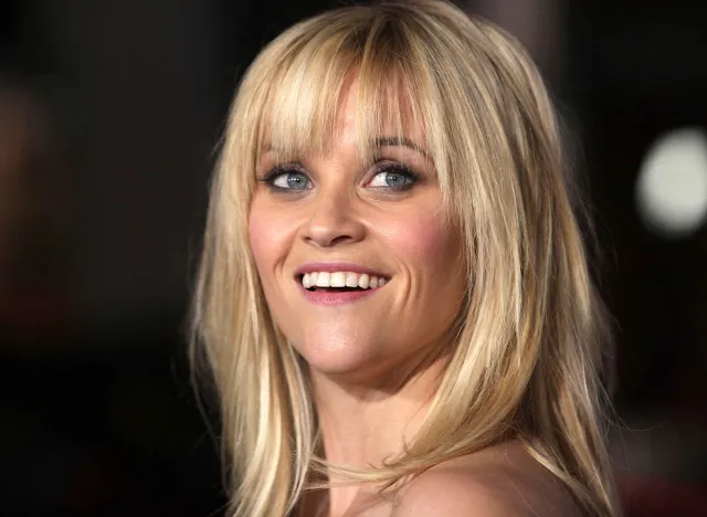 LOS ANGELES - FEB 08: REESE WITHERSPOON arrives to the "This Means War" Los Angeles Premiere on February 08, 2012 in Hollywood, CA